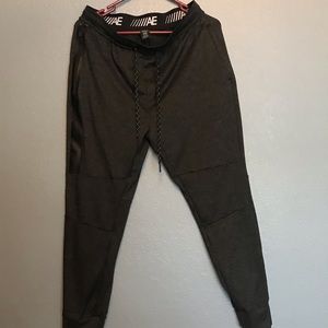 Men’s American Eagle Joggers.  EUC